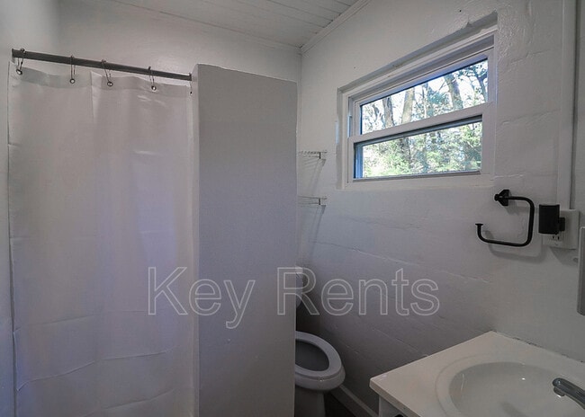 Building Photo - 9759 Cove Ave