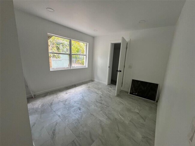 Building Photo - 136 NE 60th St