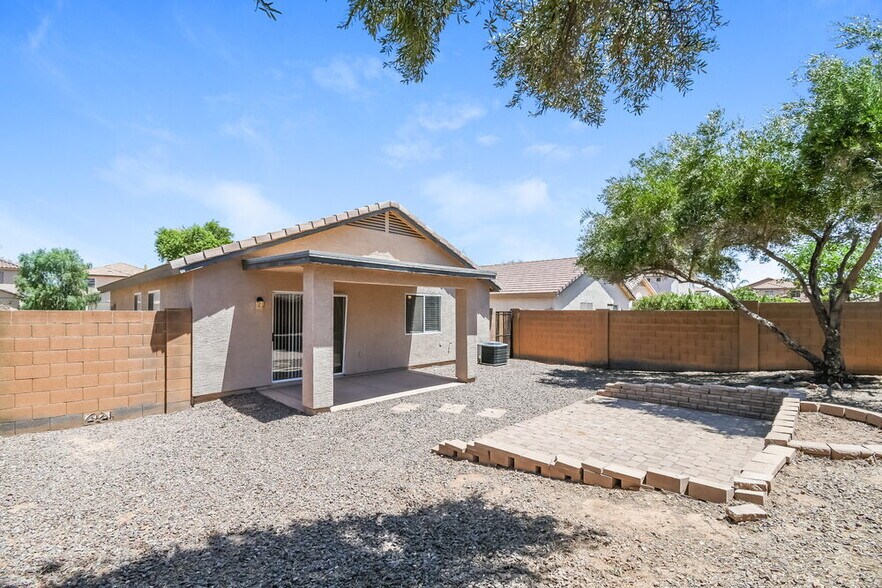 Building Photo - 1123 E Stardust Way