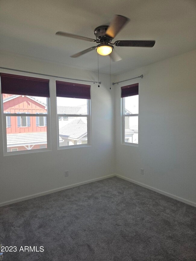 Building Photo - 379 N 157th Ln
