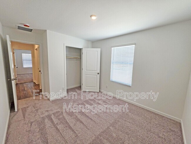 Building Photo - 660 Huyana Wind Dr