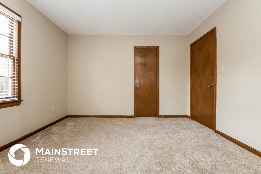 Building Photo - 1274 Classic Dr NE