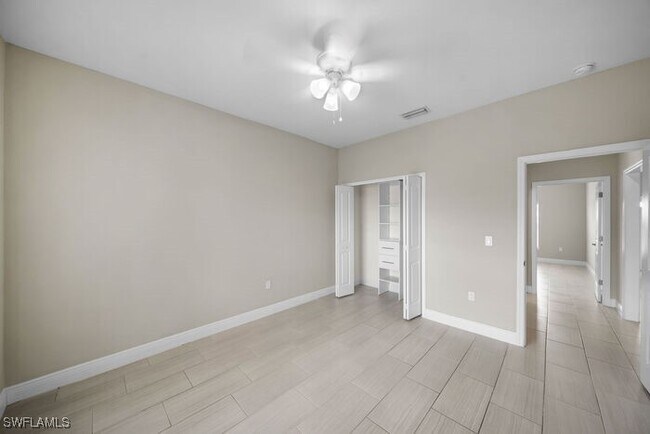 Building Photo - 1004 NW 35th Pl
