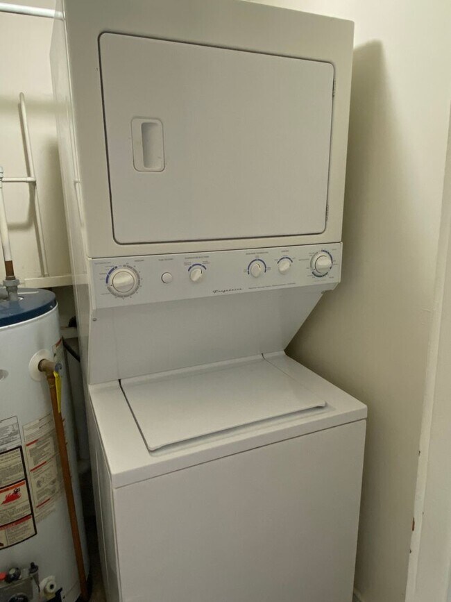 Building Photo - 512 Hampshire St