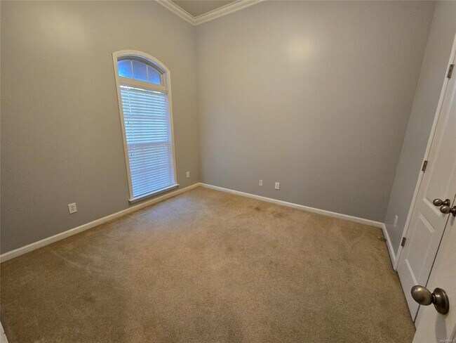 Building Photo - 1032 E Poplar St