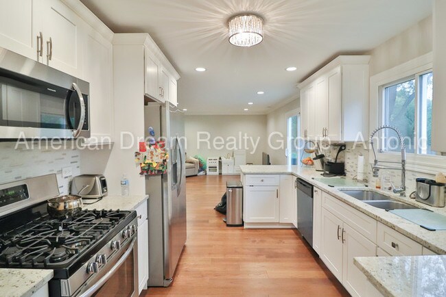 Building Photo - 28 Monterey Drive , Vernon Hills , IL , 60061