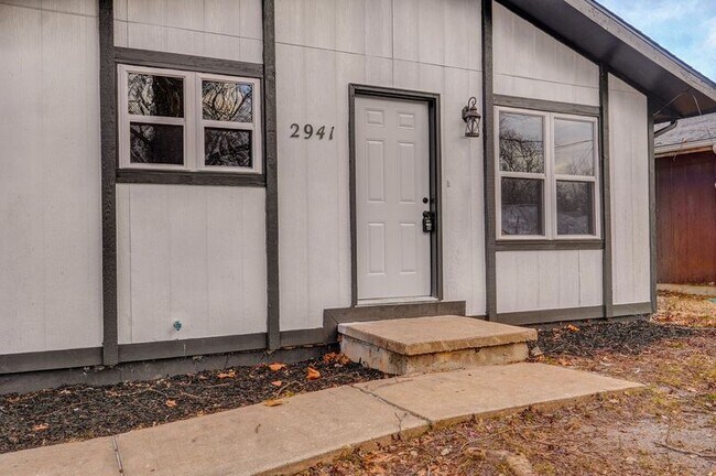 Building Photo - 2941 W Pacific St