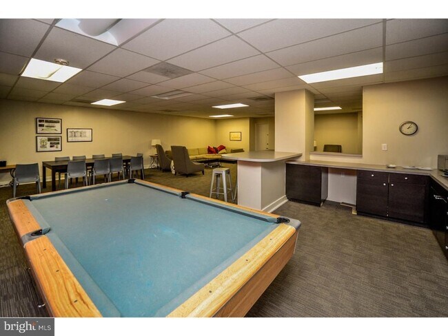 Building Photo - 4625 Pine St