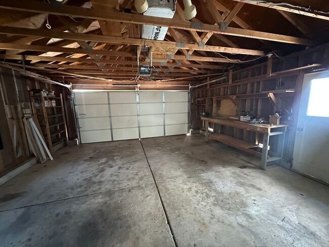 Building Photo - 1212 Junction Dr