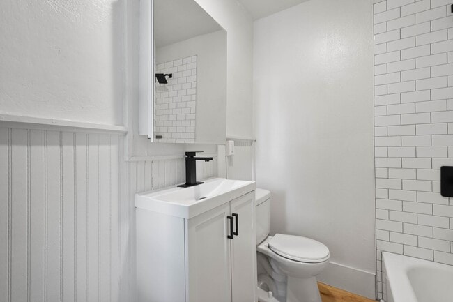 Building Photo - READY FOR MID-OCTOBER! This BEAUTIFUL 1-be...