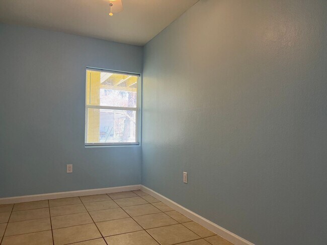 Building Photo - 708 Avenue A