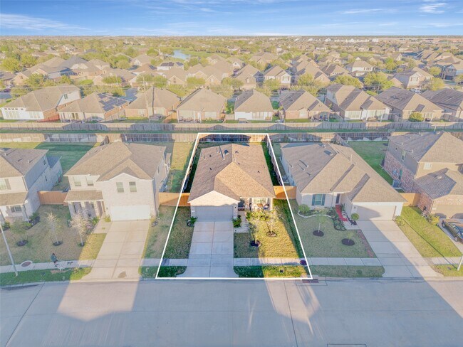 Building Photo - 8218 Wave Arbor Dr