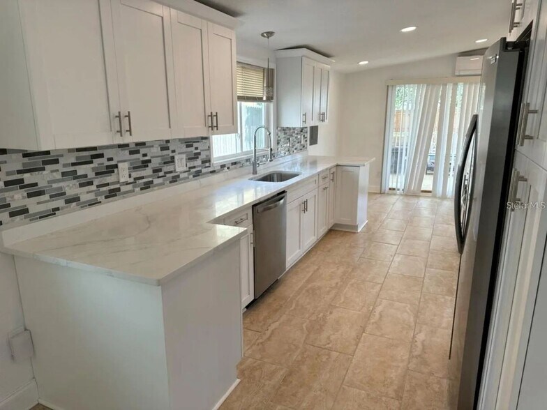 Building Photo - 6558 2nd Ave S