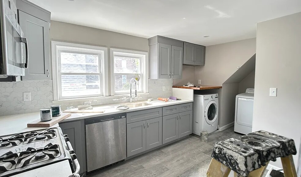 Building Photo - 16 Long Ave