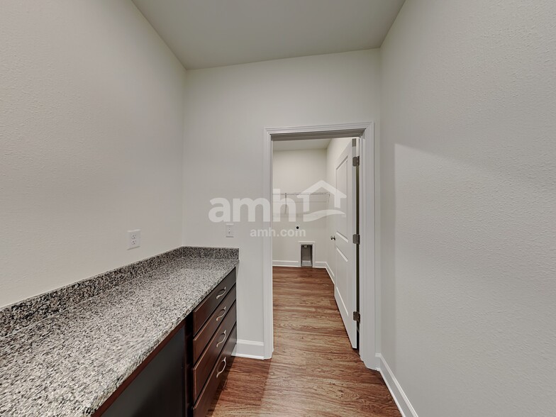 Building Photo - 5933 Hampton Creek Rd