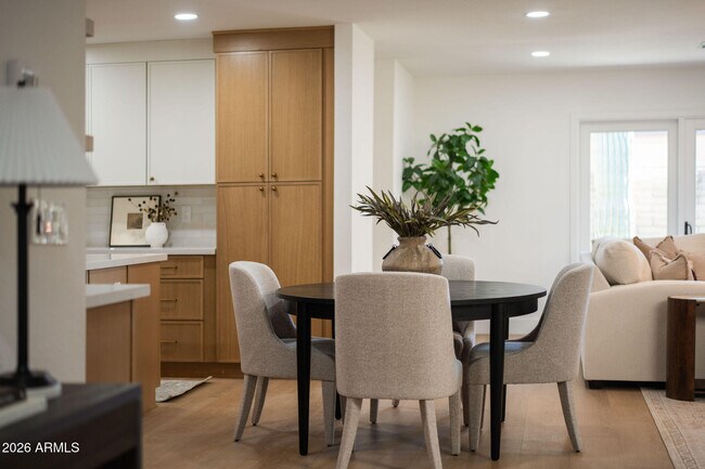 Building Photo - 7837 E Crestwood Way