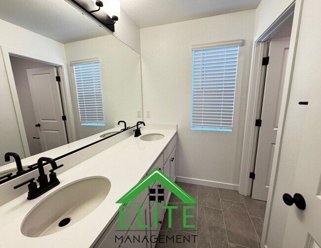Building Photo - **Brand New 4 Bed / 3 Bath Home in Prime R...