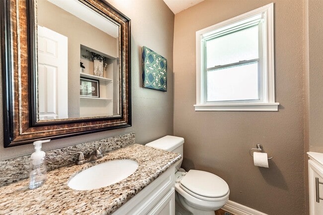 Building Photo - 11 10th Ave N