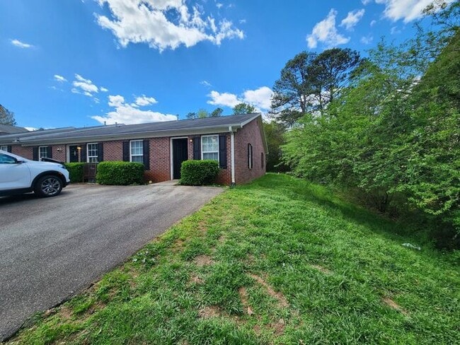 Building Photo - All Electric 1 Bedroom 1 Bathroom- WATER Flat Rate $50