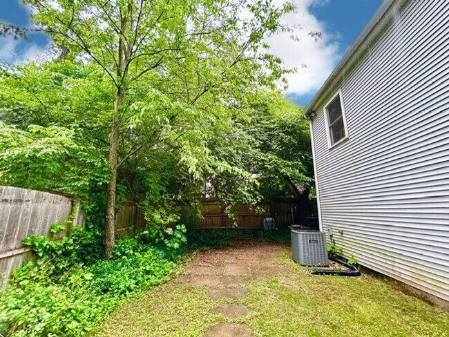 Building Photo - Beautifully renovated 4BR/3BA rambler with...