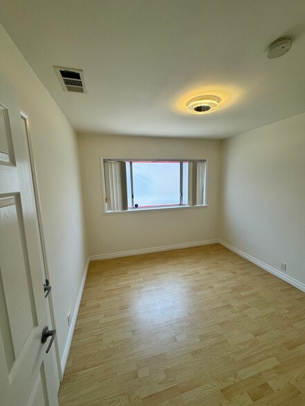 Bedroom - 14933 Sylvan St