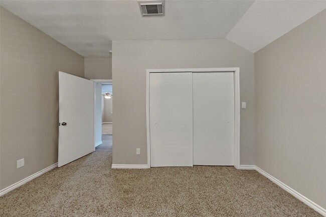 Building Photo - 7402 Grackle Dr