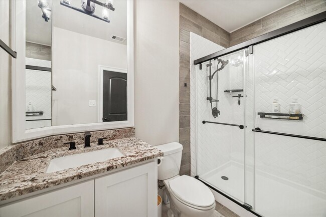 Building Photo - 618 Pink Azalea Trail