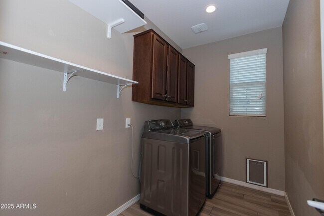 Building Photo - 3951 E Turley St