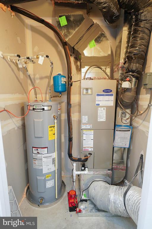 Building Photo - 819 Mersey Ln