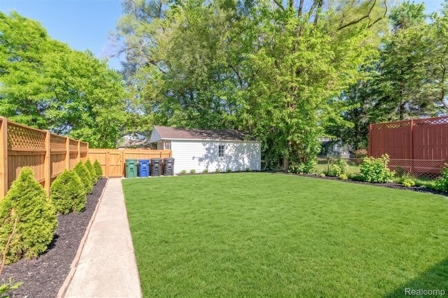 Building Photo - 3224 N Altadena Ave