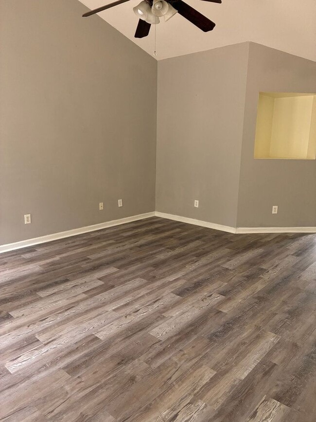 Building Photo - Southgate 3BR, 2BA home fully fenced