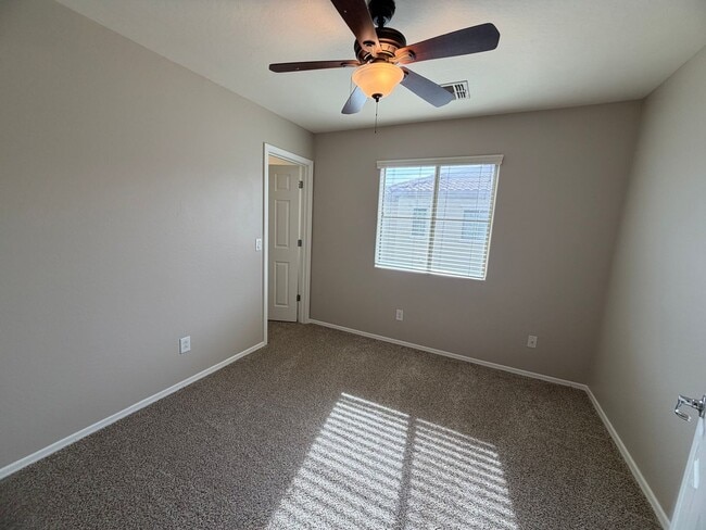 Building Photo - Community pool and a low maintenance yard