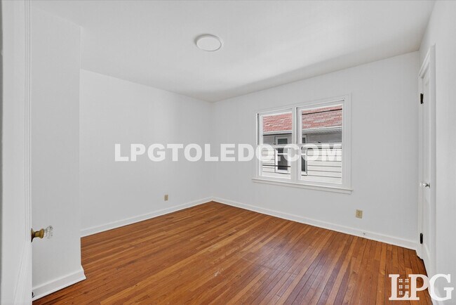 Building Photo - 4124 Vermaas Ave