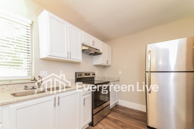 Building Photo - 1225 Bard Dr