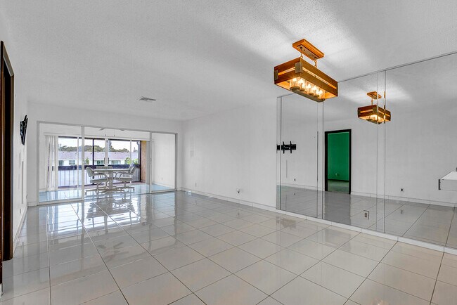 Building Photo - 13761 Via Aurora