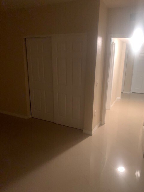 Building Photo - 3/2 Lake available in North Lauderdale