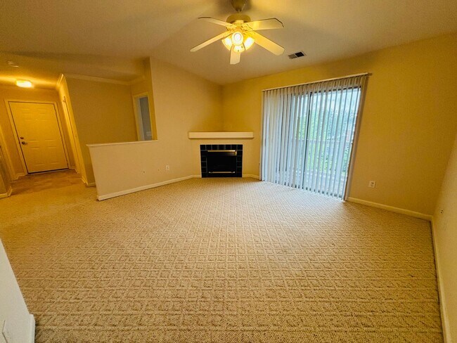 Building Photo - 215 S Knollwood Dr