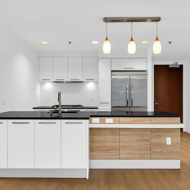 Building Photo - 631 Folsom St