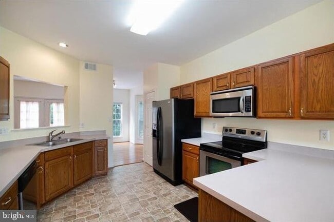 Building Photo - 5520 Jowett Ct