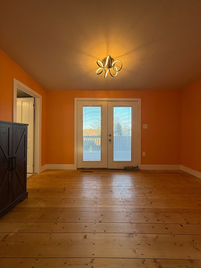 Building Photo - 960 Maple St