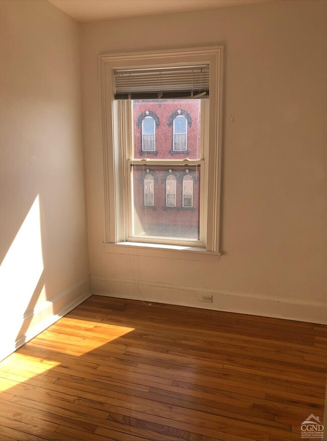 Building Photo - 318 Warren St