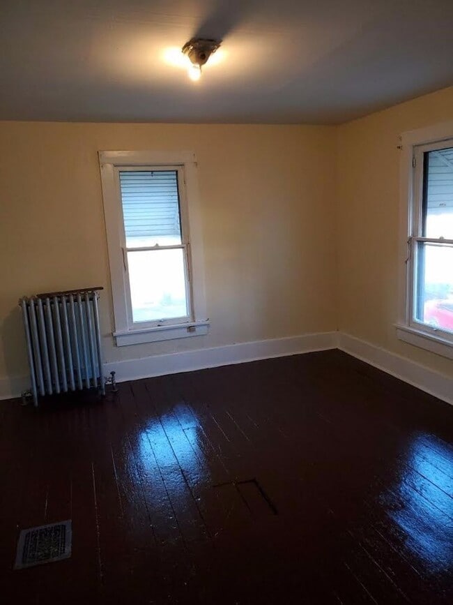 Building Photo - 2 bedroom house