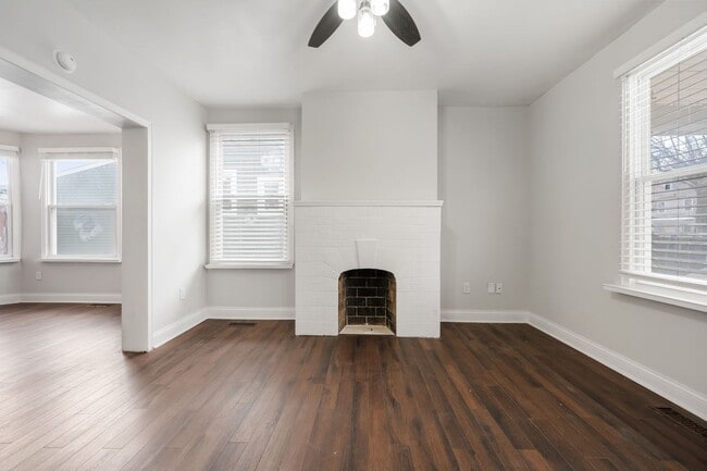 Building Photo - Madisonville- Charming 3+ bedroom 1.5 Bath, 1 car detached