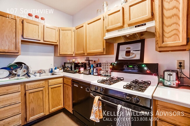 Building Photo - 407 Southview-