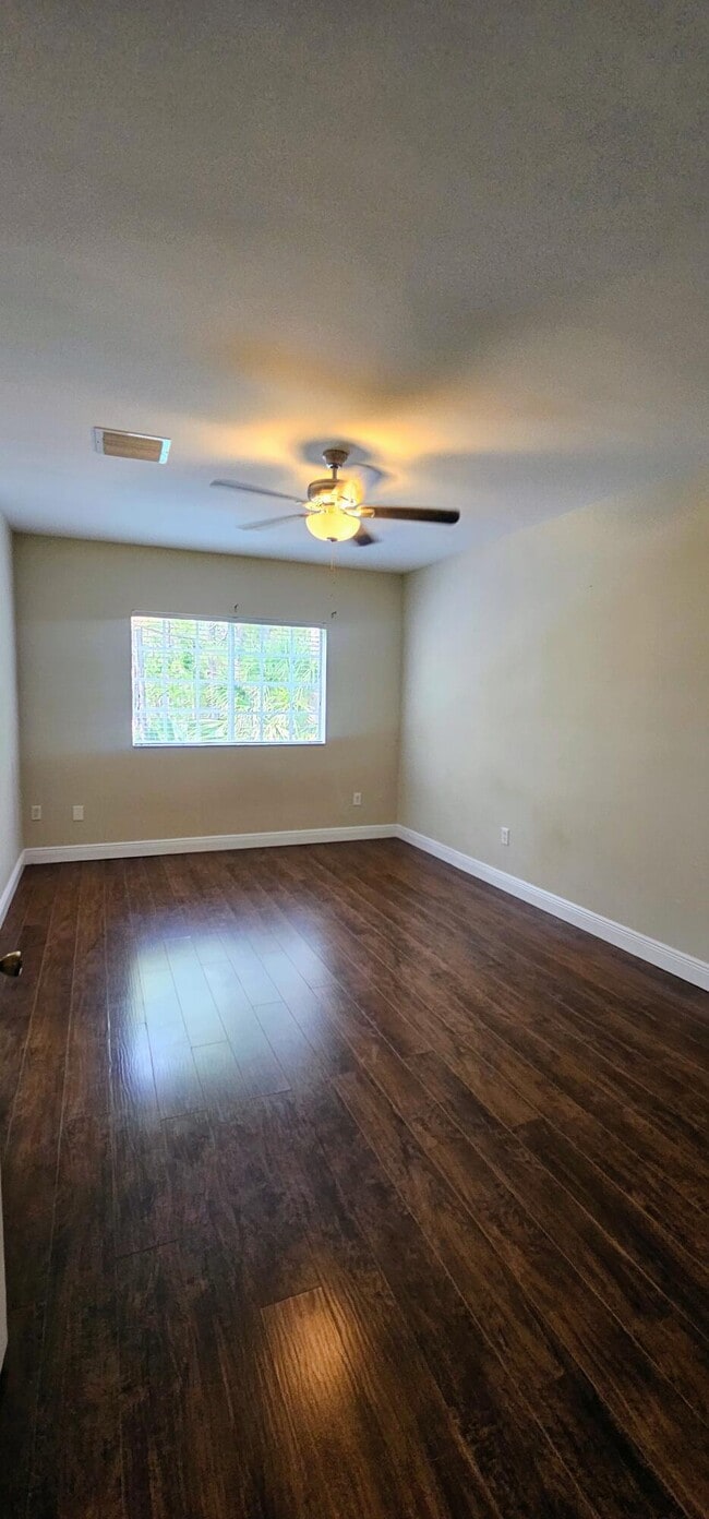 Building Photo - 5032 SE Mariner Garden Cir