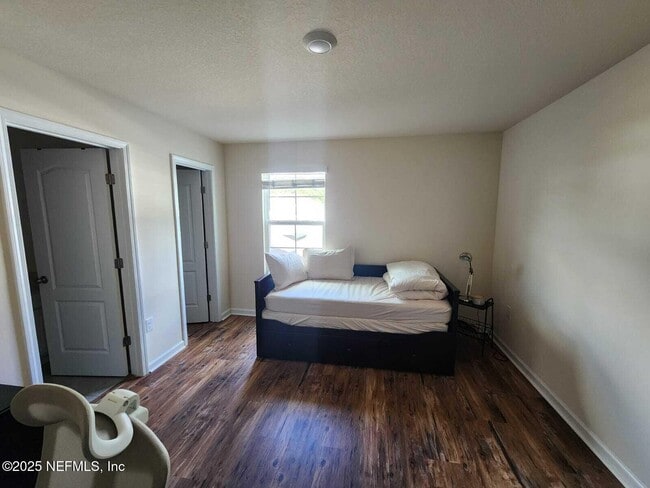 Building Photo - 180 Talulla Trl