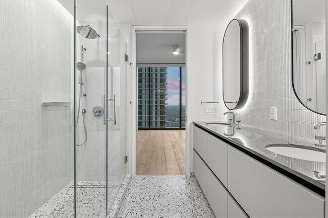 Building Photo - 610 Davis St