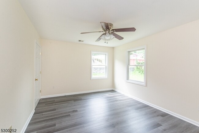 Building Photo - 21 Walsh St