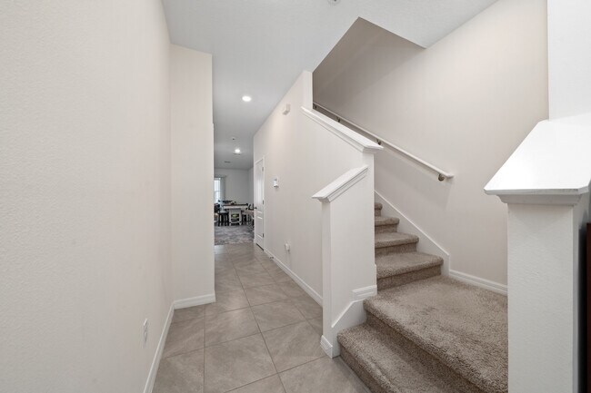 Building Photo - 111 Reena Dr