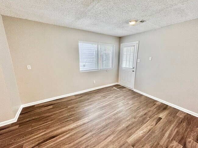 Building Photo - 4627 Buffer Dr